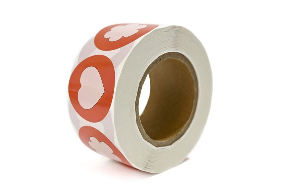 Yapışkanlı PP(Film) Etiket 60 mm Kırmızı (Kalp + Yonca Desenli) 1000'li