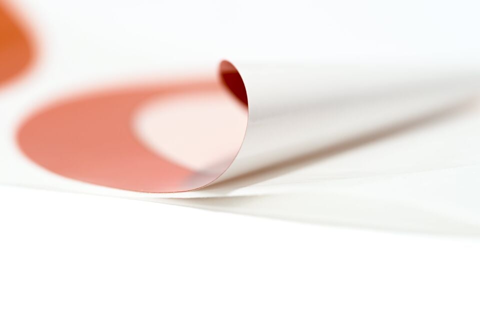 Yapışkanlı PP(Film) Etiket 60 mm Kırmızı (Kalp + Yonca Desenli) 1000'li